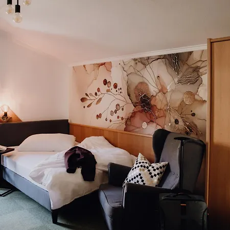 Dorfcafe Unken Hotelpension Swirtshaus Im Dorf Exterior photo