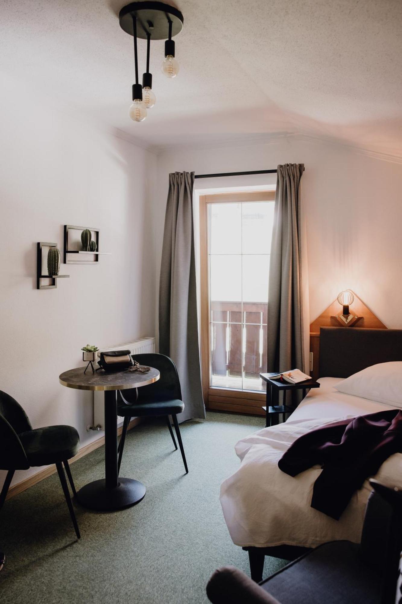Dorfcafe Hotelpension Swirtshaus Im Dorf Gasthof Unken